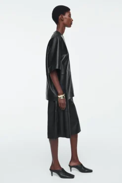 Outlet COS LEATHER T-SHIRT BLACK