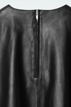 Outlet COS LEATHER T-SHIRT BLACK