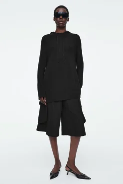 Sale COS LONGLINE CARGO SHORTS BLACK