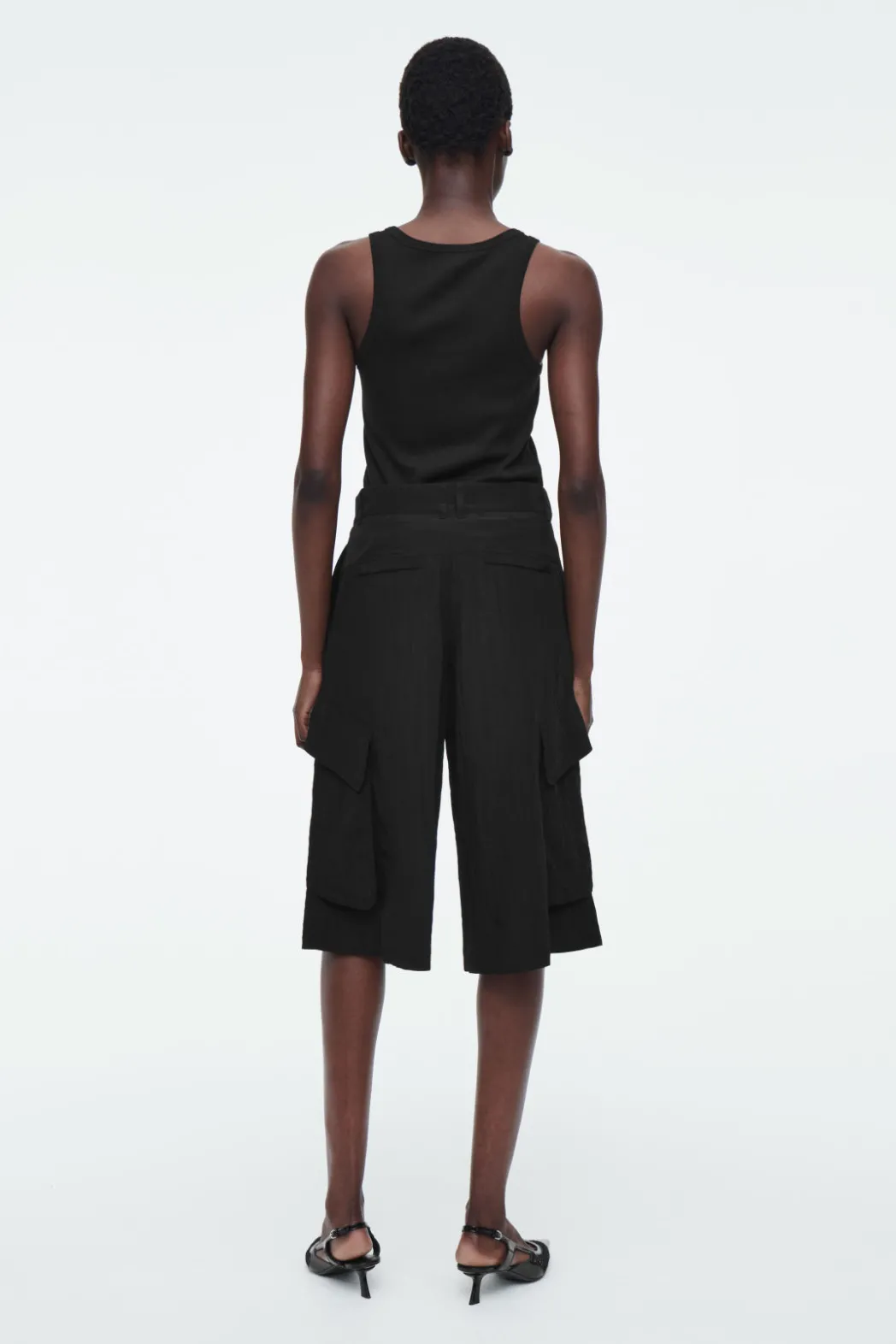 Sale COS LONGLINE CARGO SHORTS BLACK