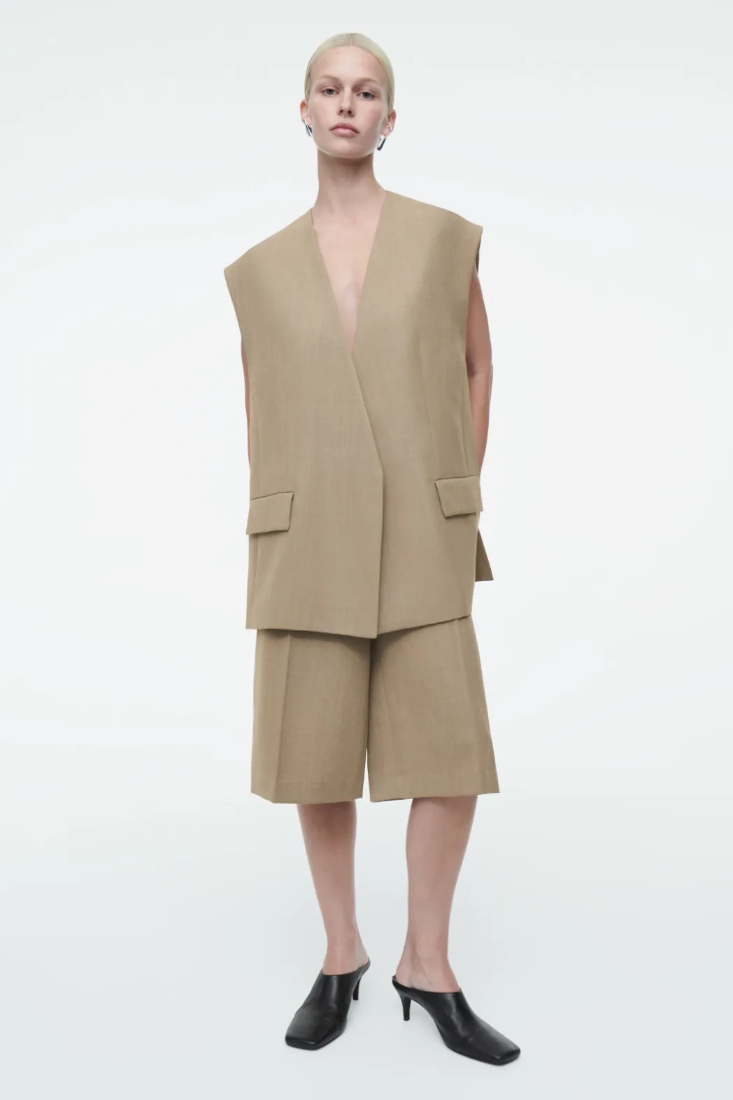 Outlet COS LONGLINE WOOL-BLEND TWILL SHORTS BEIGE