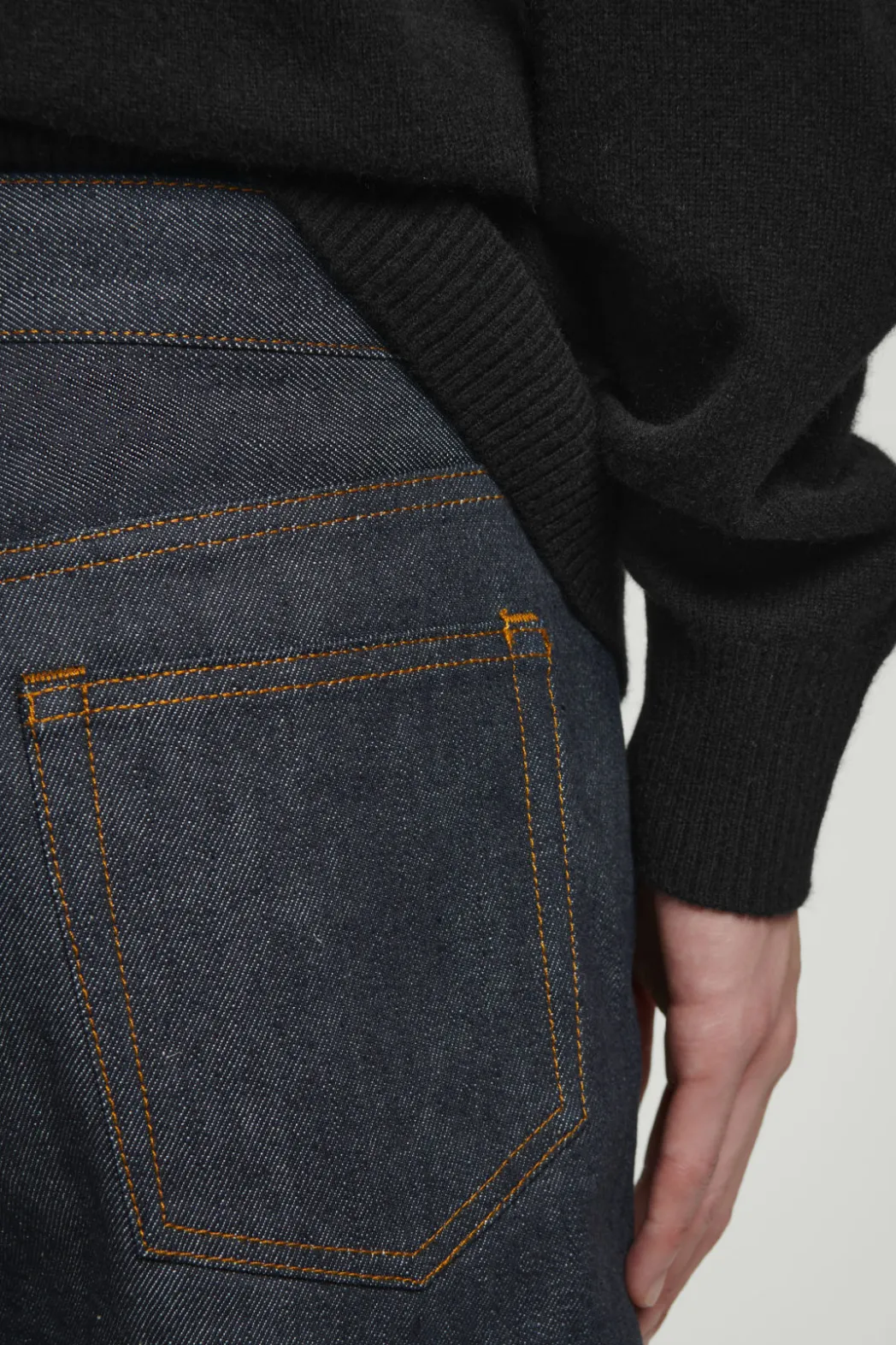 COS MARGIN RAW SELVEDGE TAPERED JEANS INDIGO