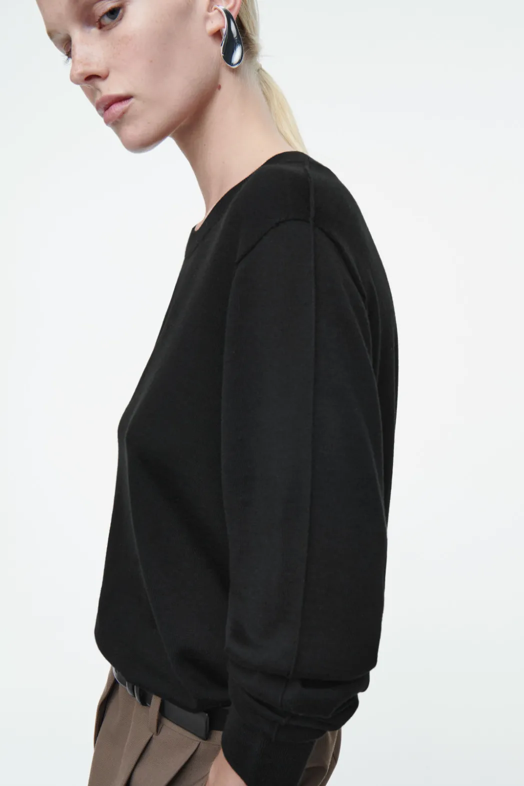 Sale COS MERINO WOOL CREW-NECK SWEATER BLACK