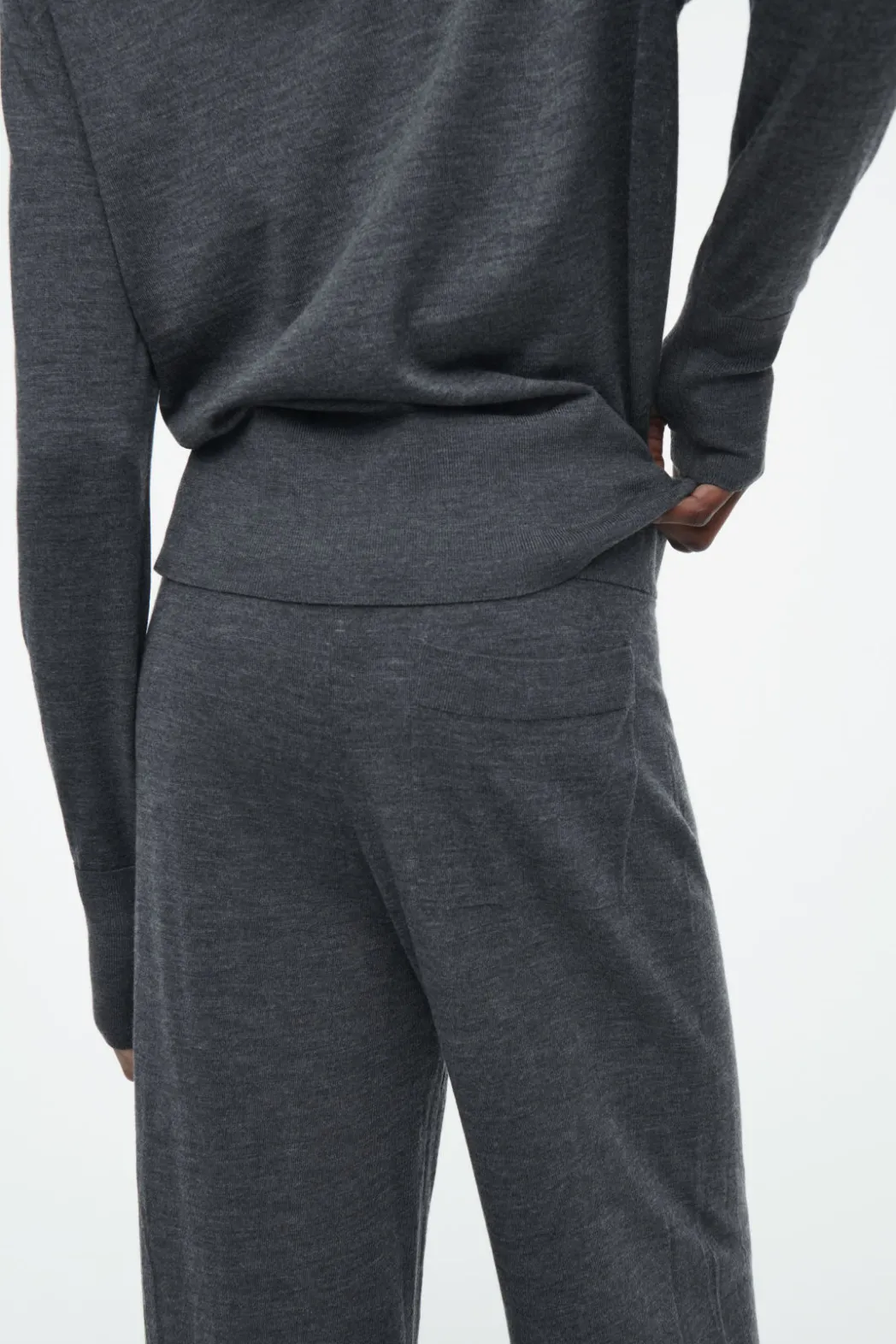 Online COS MERINO WOOL PANTS DARK GRAY