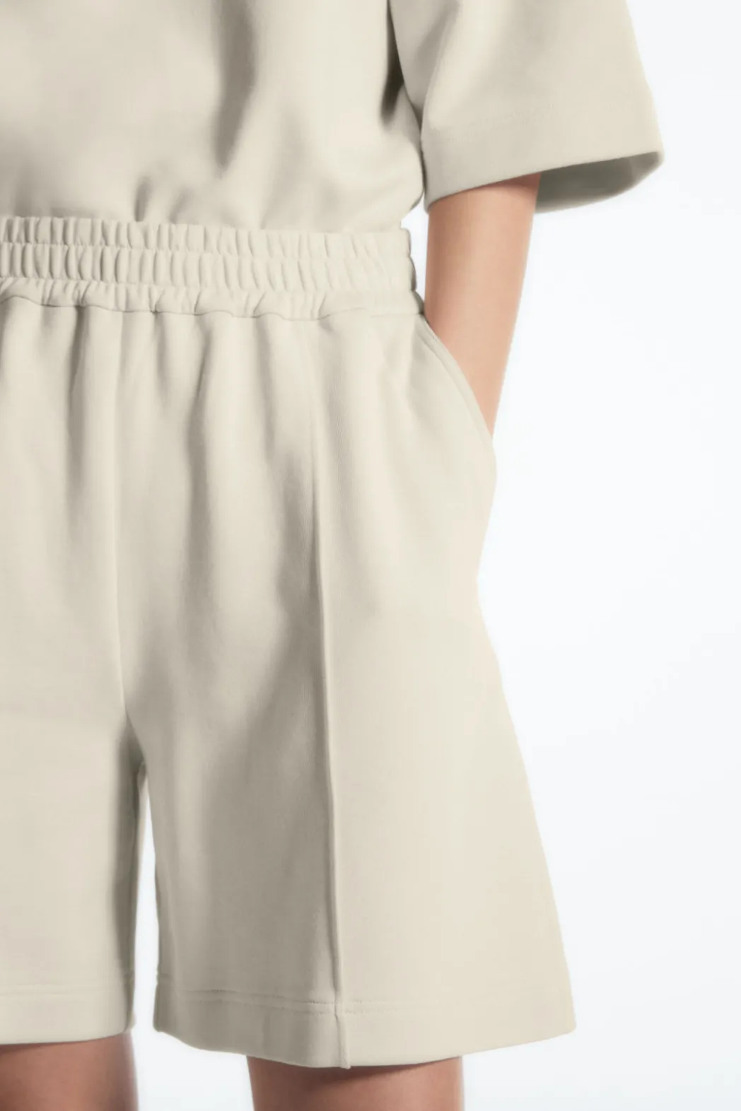 COS MID-WEIGHT JERSEY SHORTS ECRU