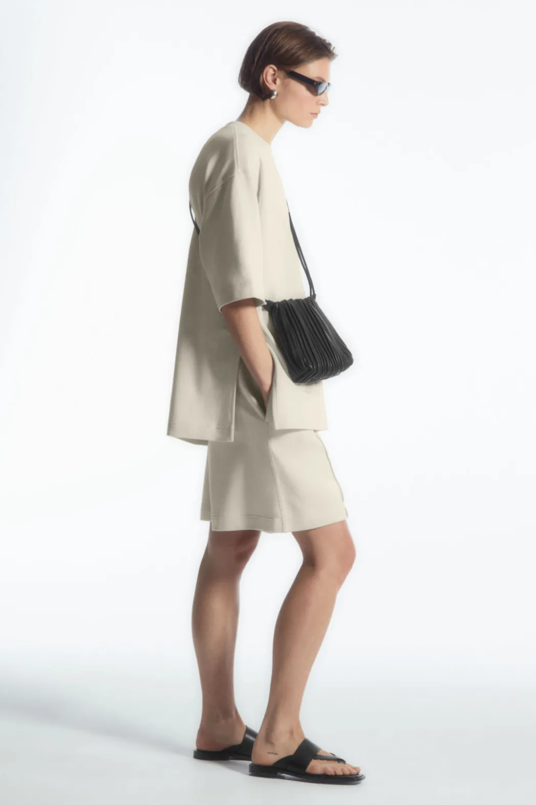 COS MID-WEIGHT JERSEY SHORTS ECRU