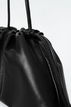 Best COS MINI CAVATELLI CLUTCH - LEATHER BLACK