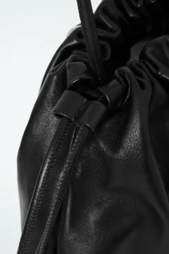 Best COS MINI CAVATELLI CLUTCH - LEATHER BLACK