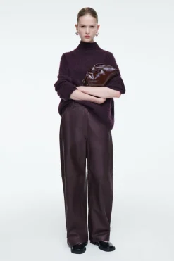Online COS MINI CAVATELLI CLUTCH - LEATHER BORDEAUX