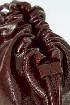 Online COS MINI CAVATELLI CLUTCH - LEATHER BORDEAUX