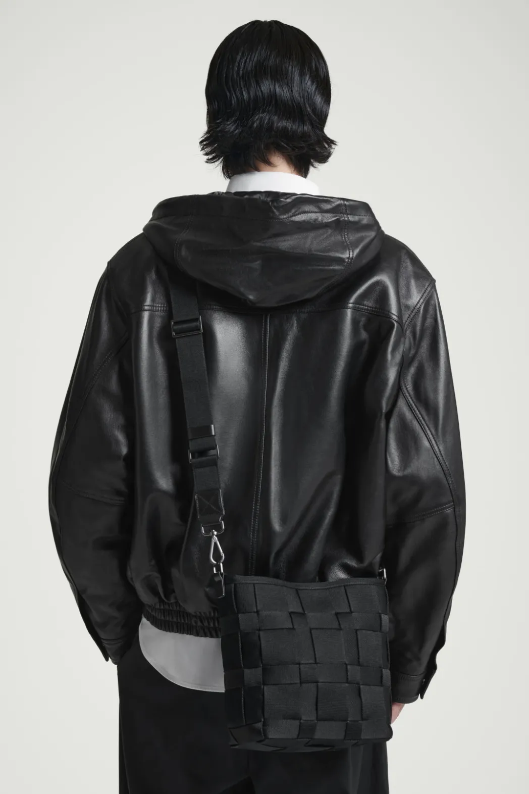 Best COS MINI WOVEN CROSSBODY - WEBBING BLACK