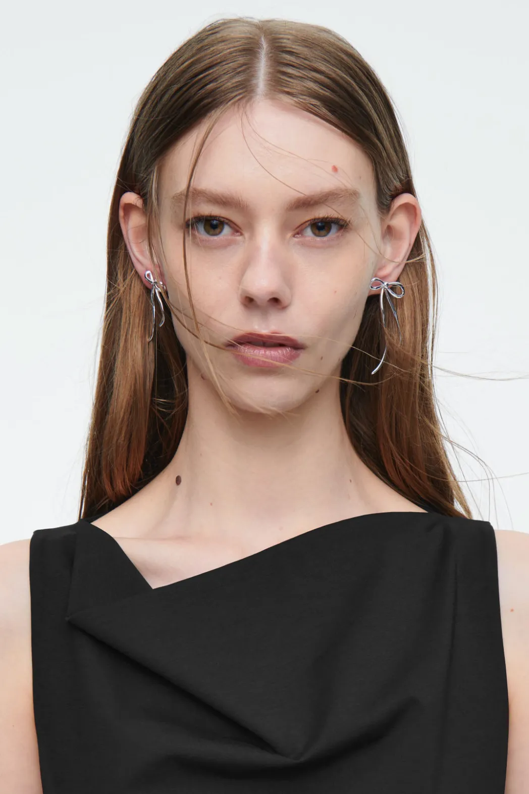 Best COS MISMATCHED BOW EARRINGS SILVER