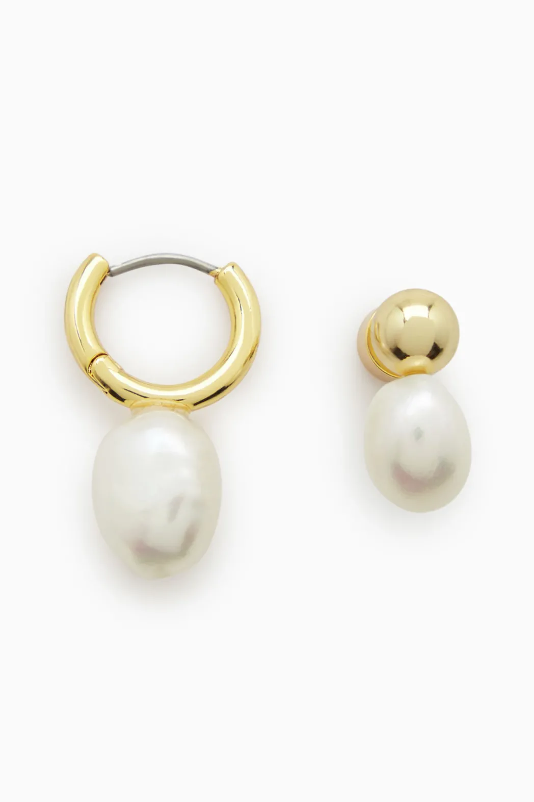 COS MISMATCHED PEARL EARRINGS GOLD