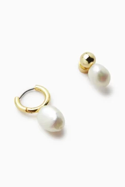 COS MISMATCHED PEARL EARRINGS GOLD
