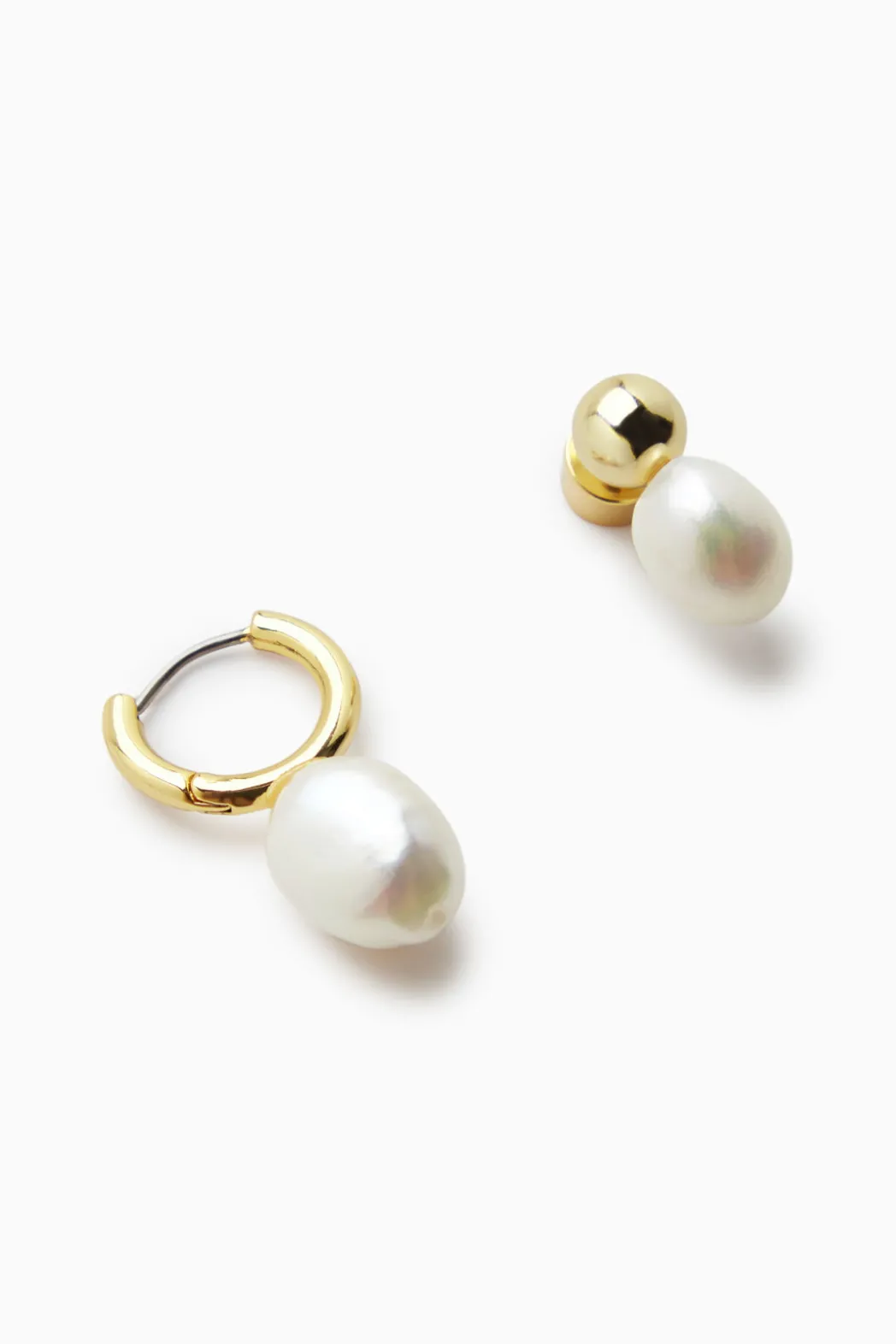 COS MISMATCHED PEARL EARRINGS GOLD