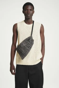 Outlet COS MÉLANGE KNITTED DRAWSTRING CROSSBODY BLACK / OFF-WHITE