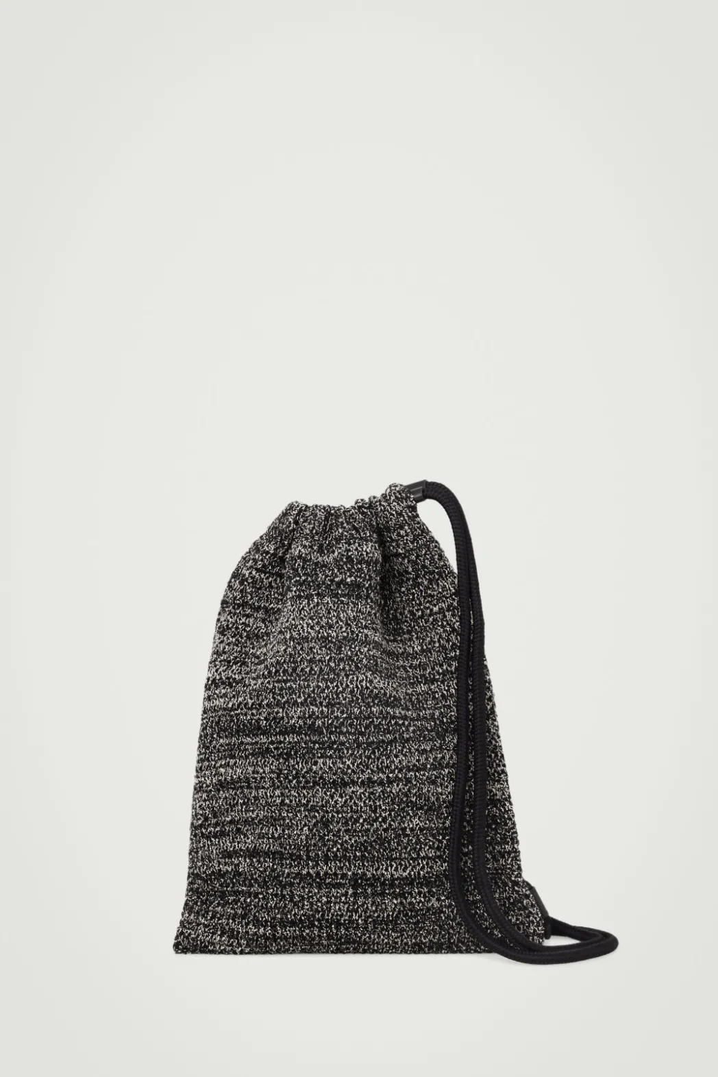 Outlet COS MÉLANGE KNITTED DRAWSTRING CROSSBODY BLACK / OFF-WHITE