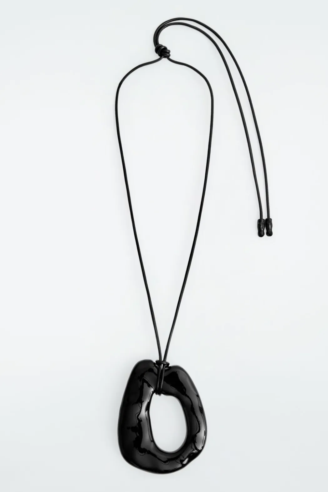 Discount COS MOLTEN PENDANT NECKLACE BLACK