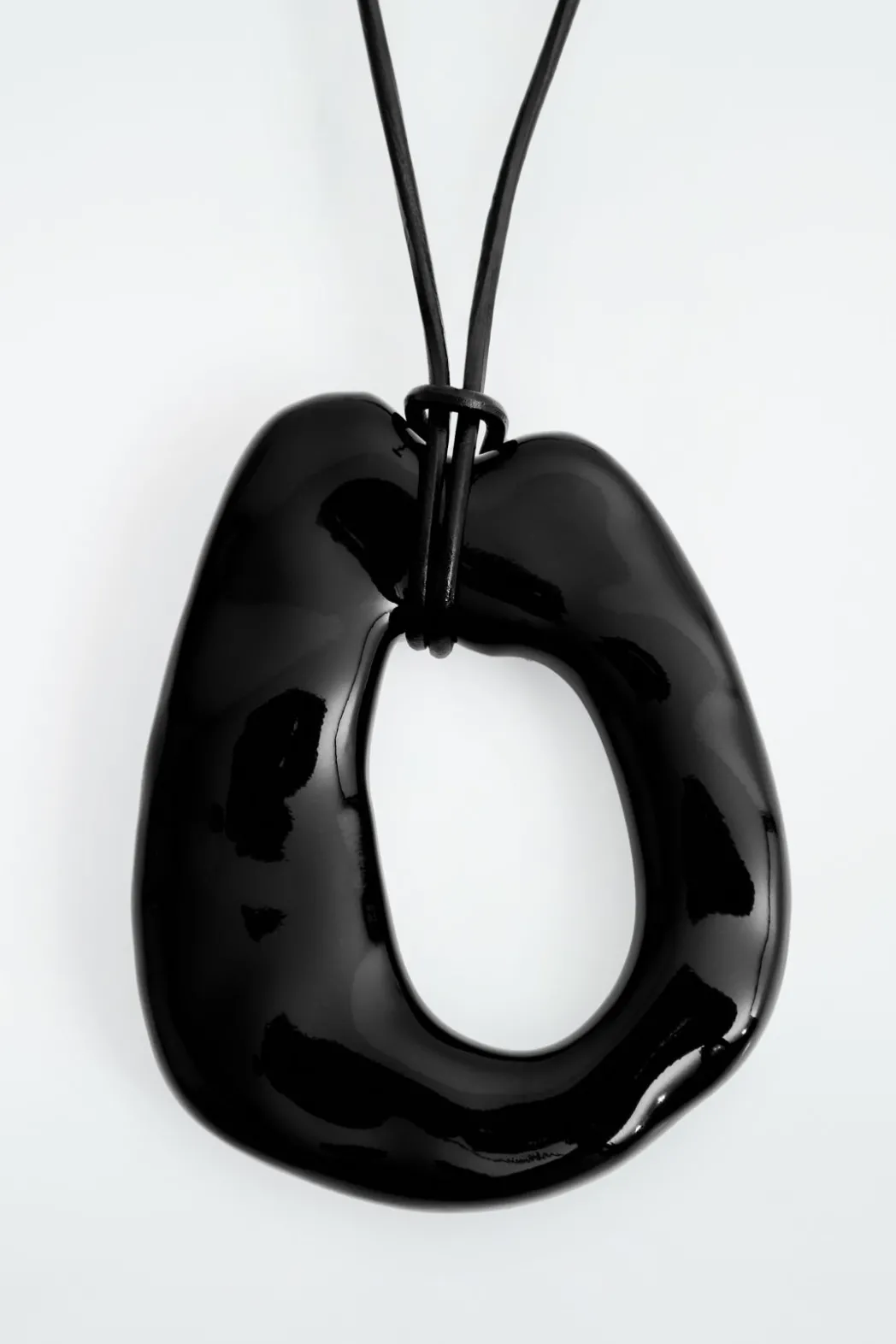 Discount COS MOLTEN PENDANT NECKLACE BLACK