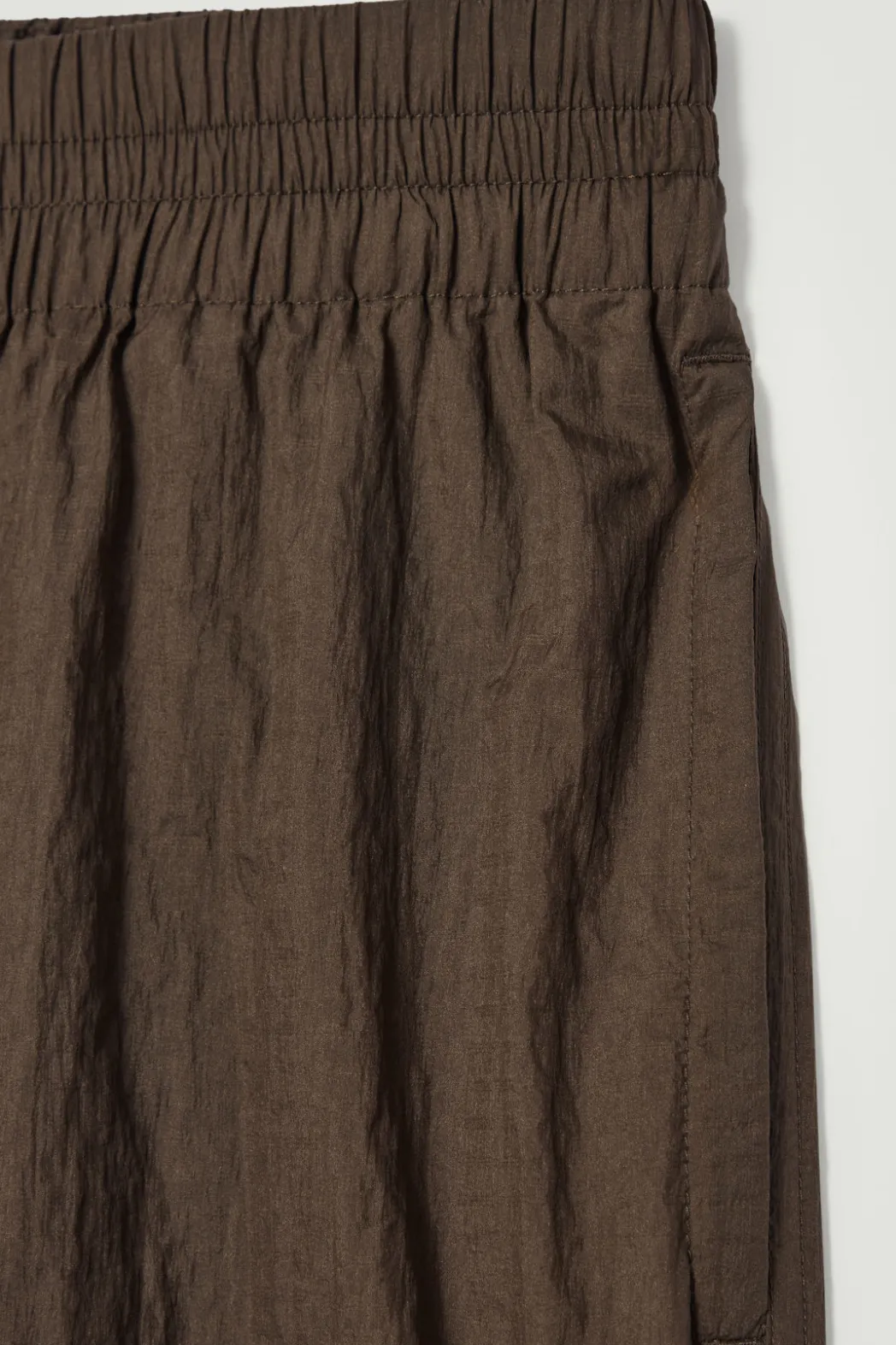Best COS NYLON-RIPSTOP PARACHUTE SHORTS BROWN