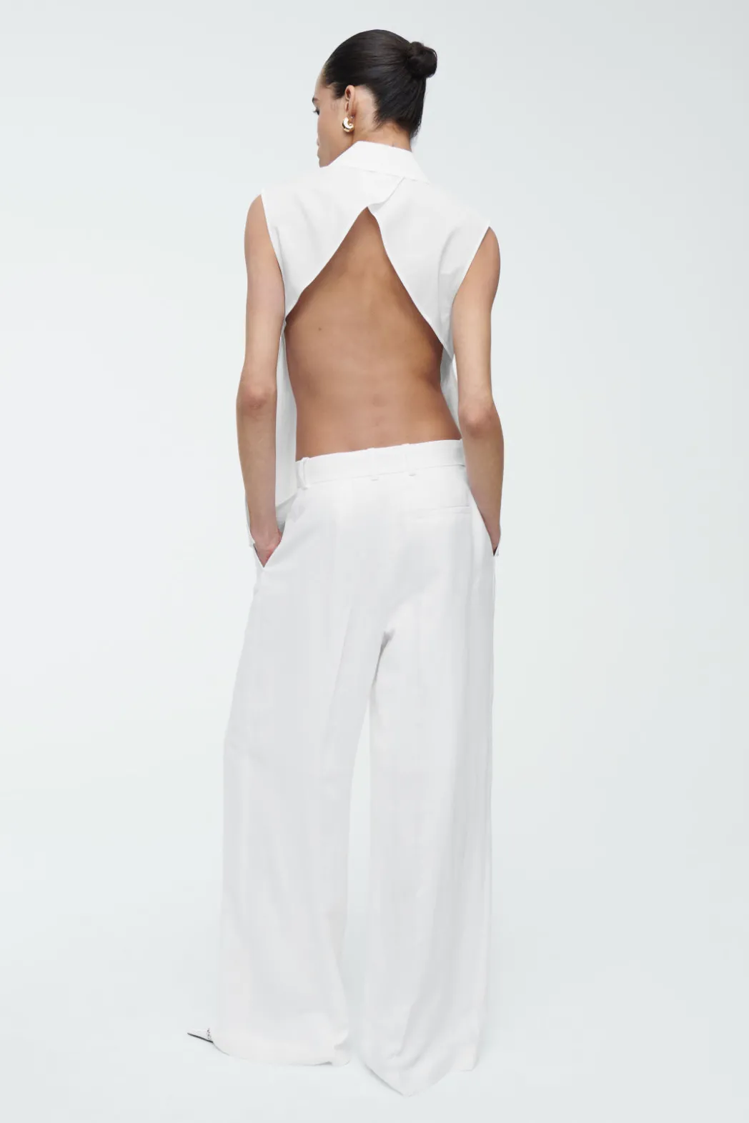 Best COS OPEN-BACK SLEEVELESS SHIRT WHITE