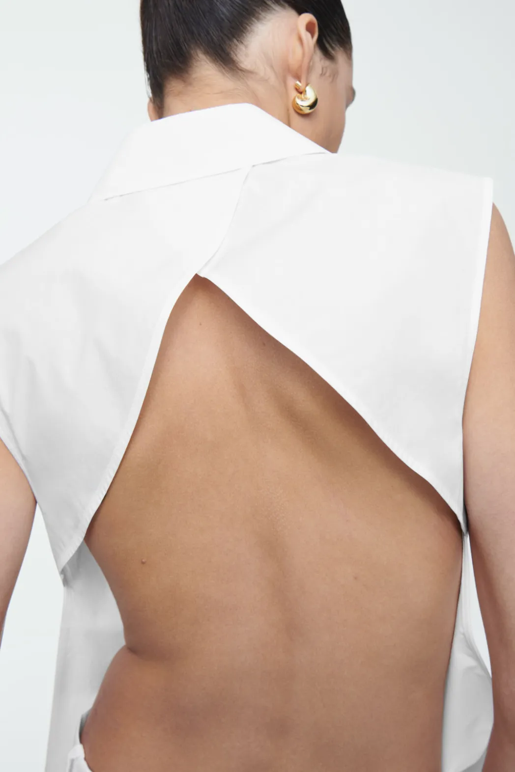 Best COS OPEN-BACK SLEEVELESS SHIRT WHITE