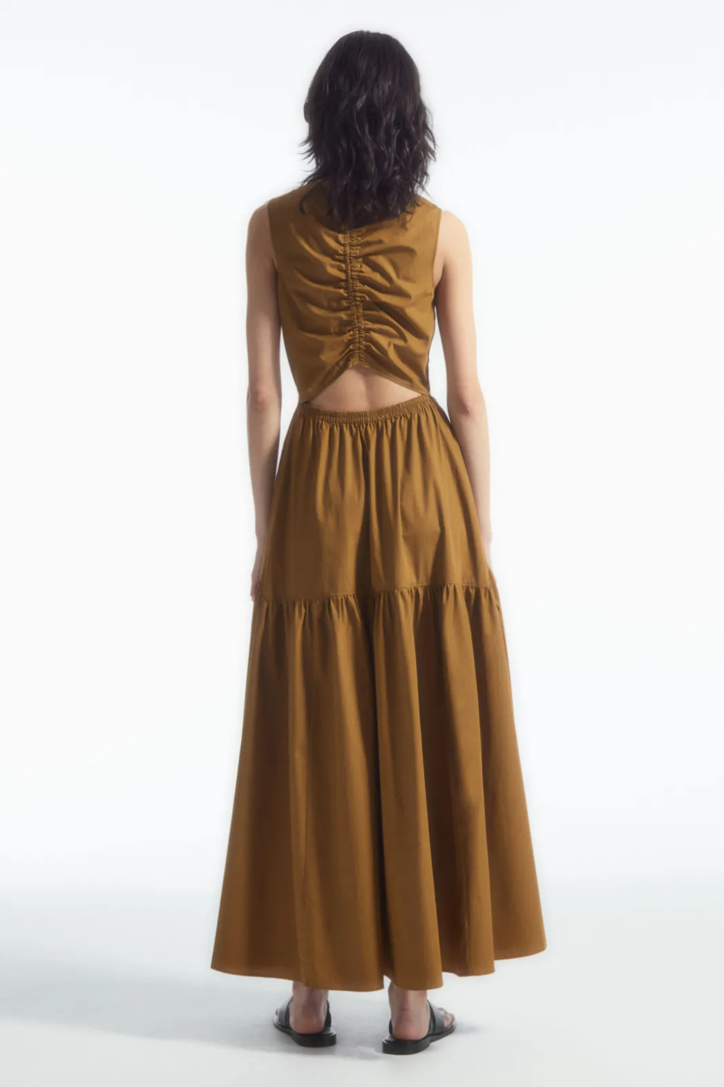 Clearance COS OPEN-BACK TIERED MIDI DRESS OCHRE