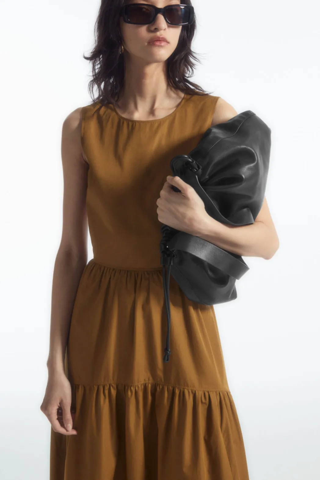 Clearance COS OPEN-BACK TIERED MIDI DRESS OCHRE