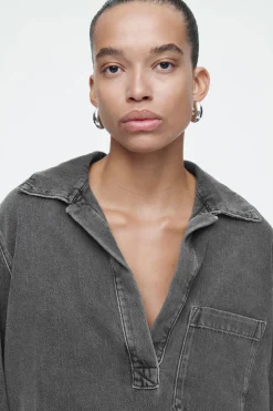 Outlet COS OPEN-COLLAR DENIM SHIRT WASHED BLACK