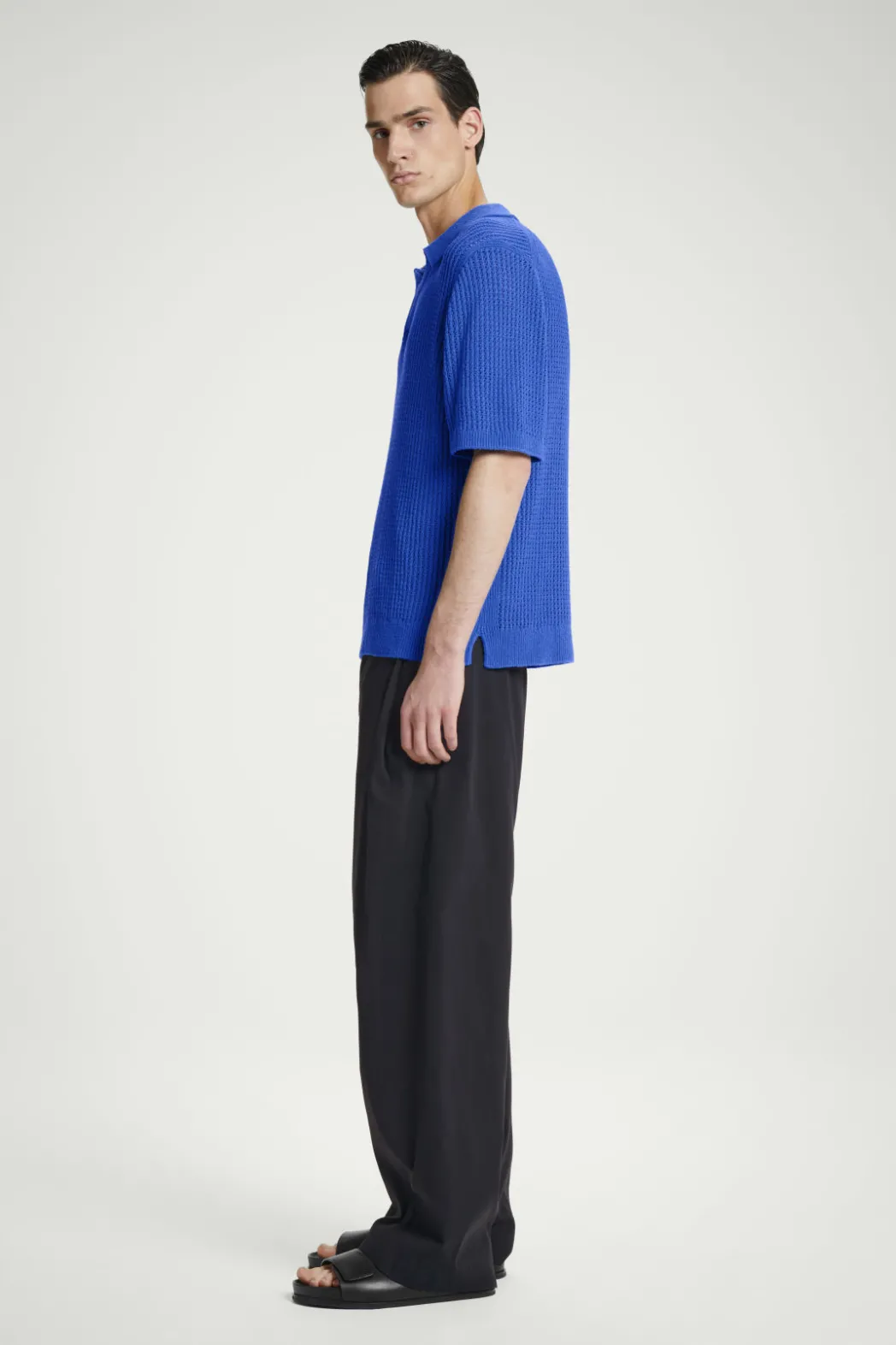 Outlet COS OPEN-KNIT POLO SHIRT BRIGHT BLUE