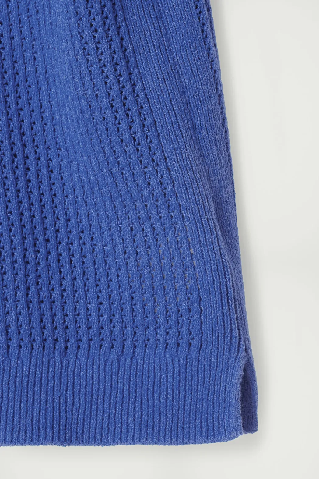 Outlet COS OPEN-KNIT POLO SHIRT BRIGHT BLUE