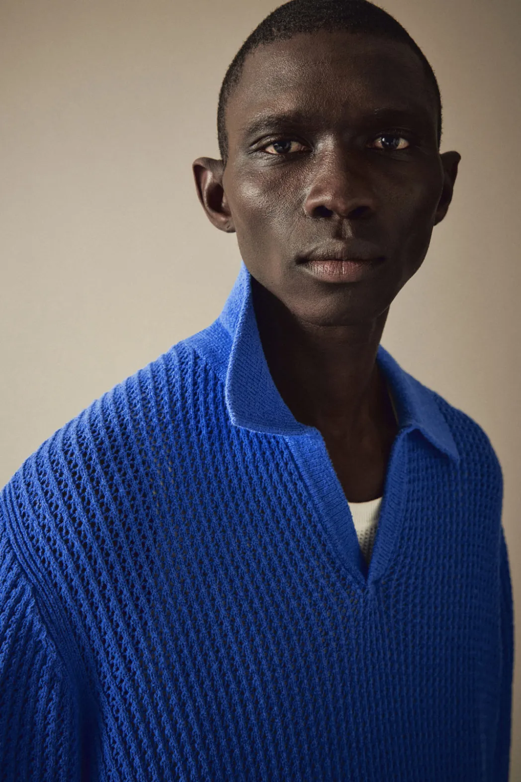 Outlet COS OPEN-KNIT POLO SHIRT BRIGHT BLUE