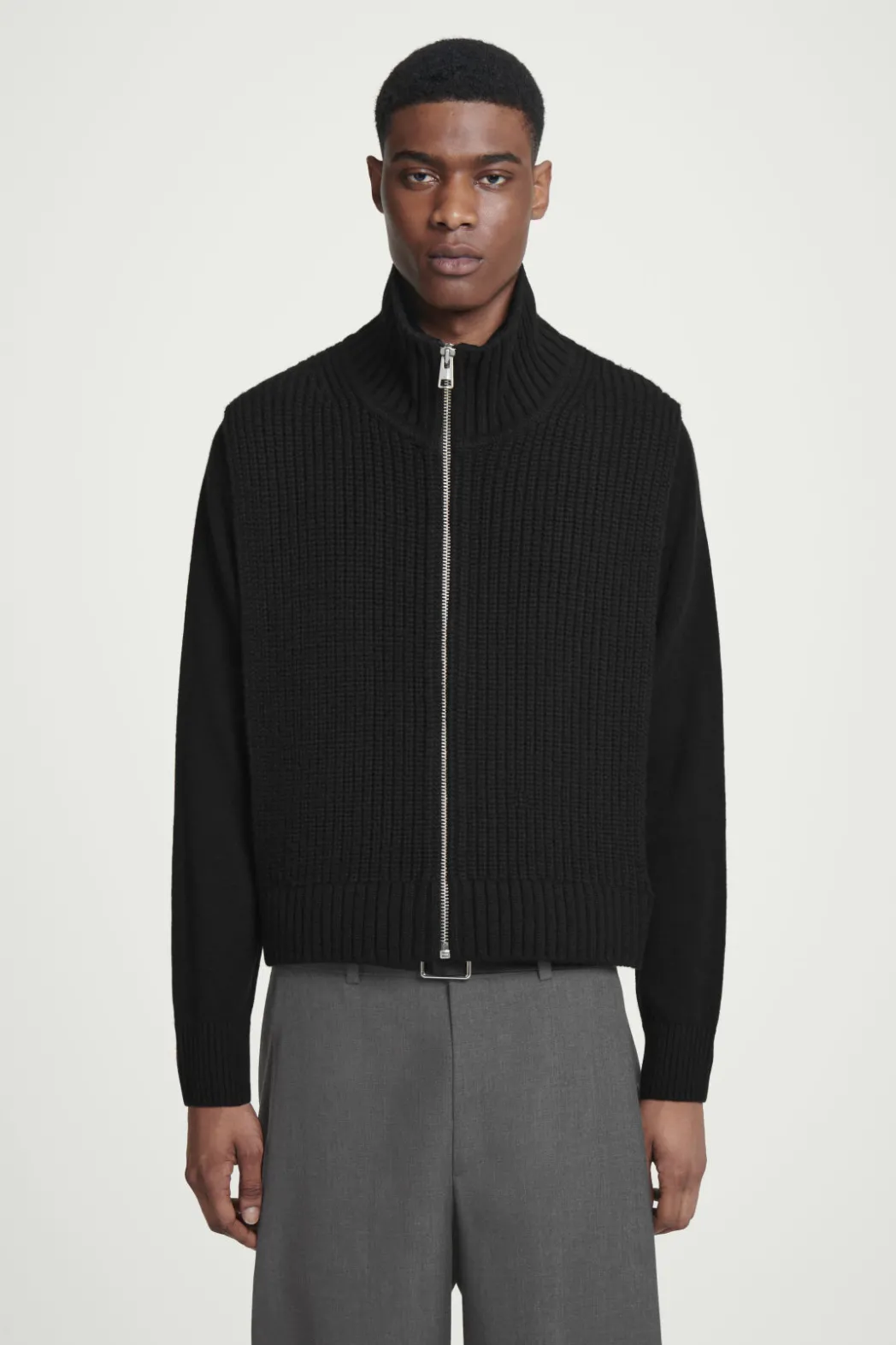 Online COS OPEN-SIDE ZIP-UP WOOL VEST BLACK