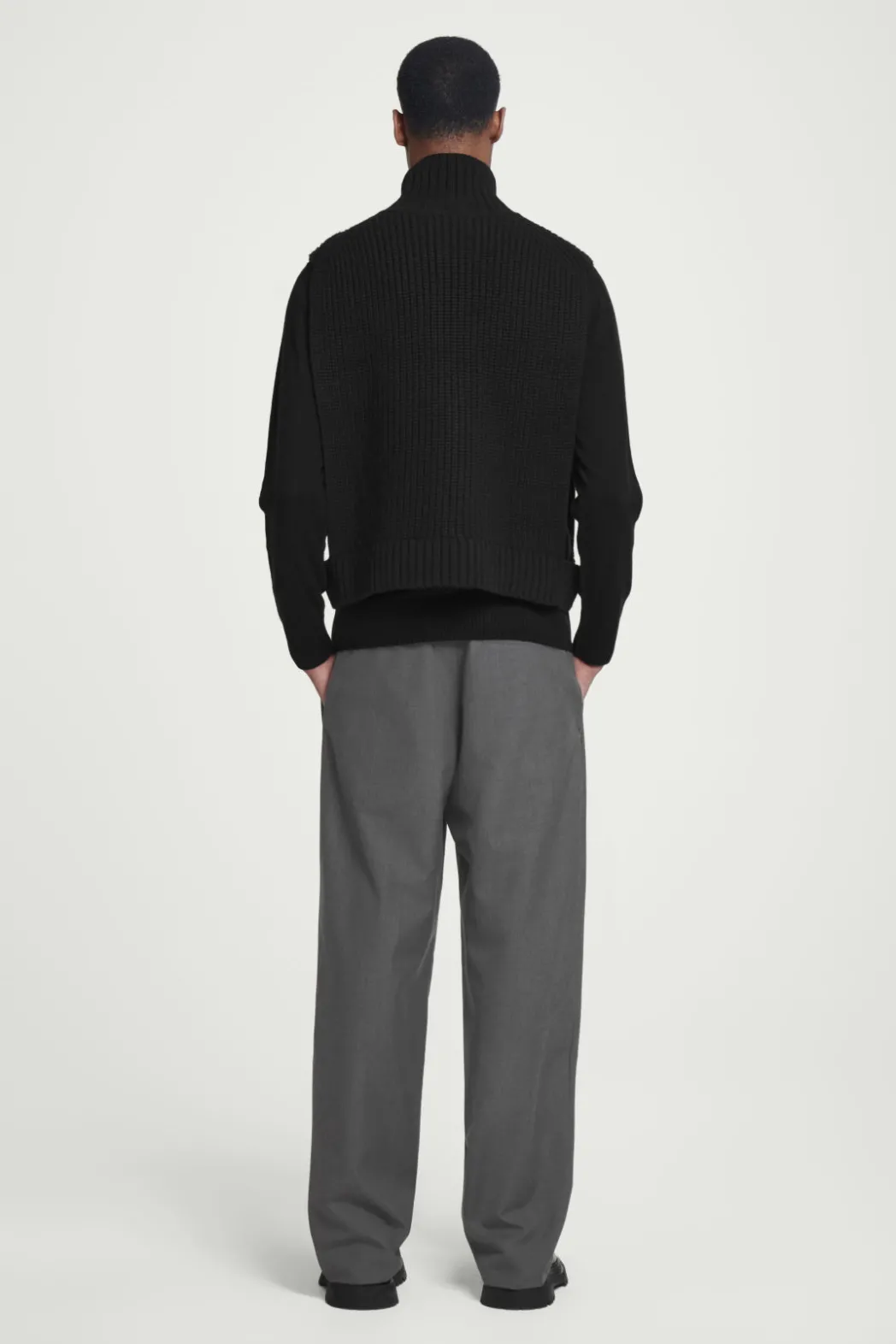 Online COS OPEN-SIDE ZIP-UP WOOL VEST BLACK