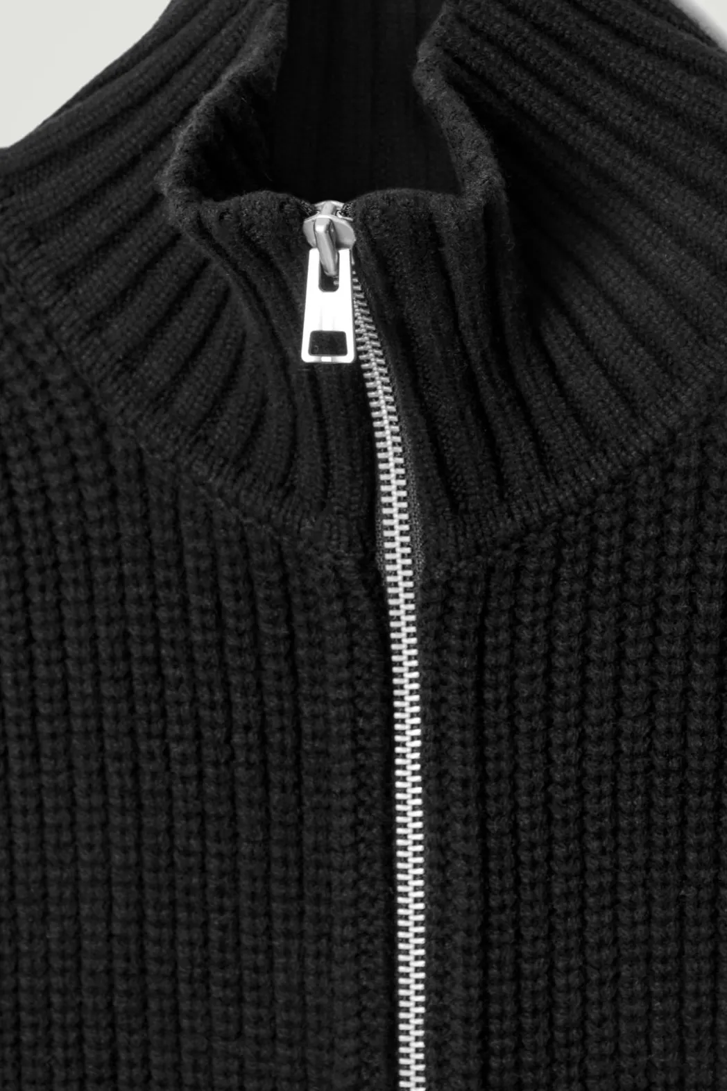 Online COS OPEN-SIDE ZIP-UP WOOL VEST BLACK