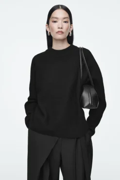 Outlet COS OVERSIZED BOILED MERINO WOOL SWEATER BLACK
