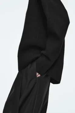 Outlet COS OVERSIZED BOILED MERINO WOOL SWEATER BLACK