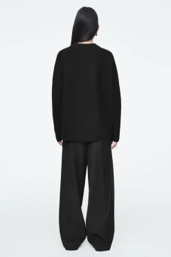 Outlet COS OVERSIZED BOILED MERINO WOOL SWEATER BLACK