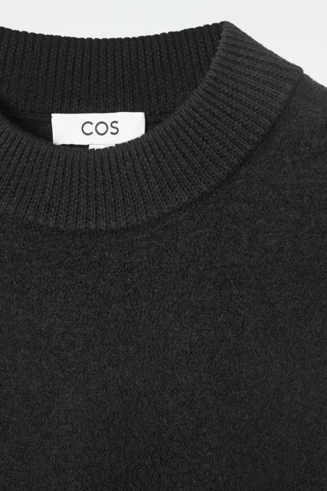 Outlet COS OVERSIZED BOILED MERINO WOOL SWEATER BLACK