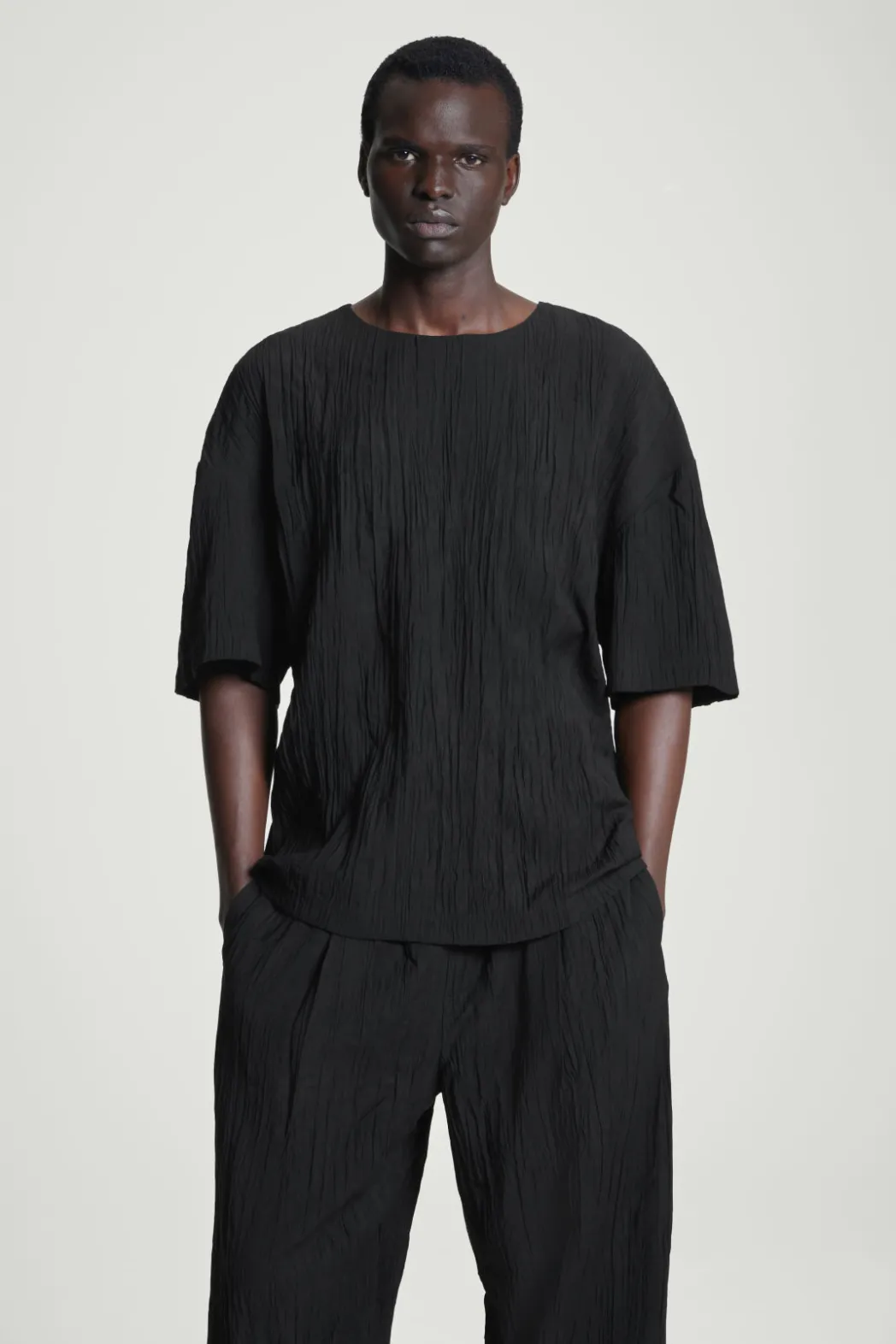 Hot COS OVERSIZED CRINKLED-TEXTURE T-SHIRT BLACK