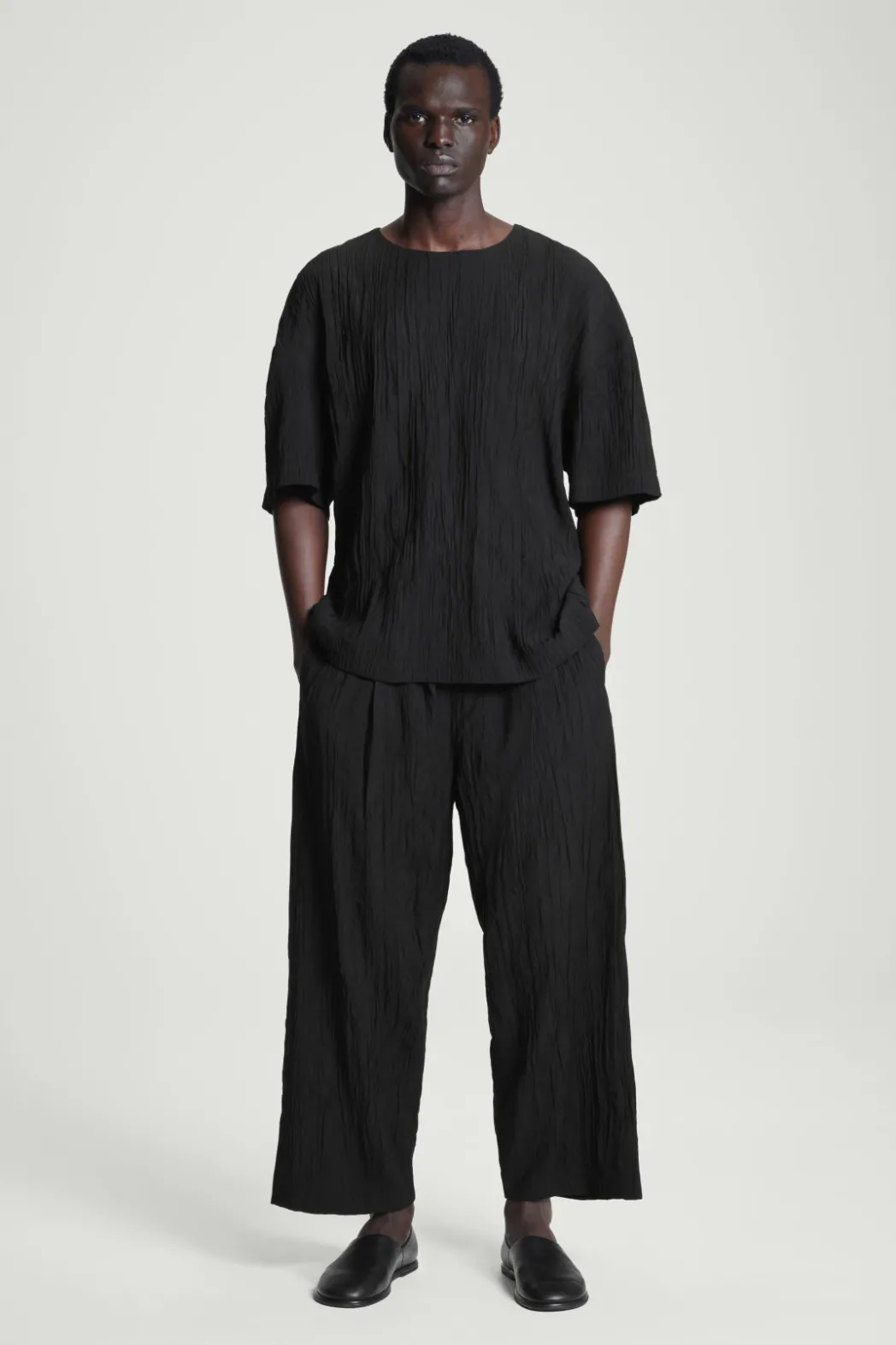 Hot COS OVERSIZED CRINKLED-TEXTURE T-SHIRT BLACK