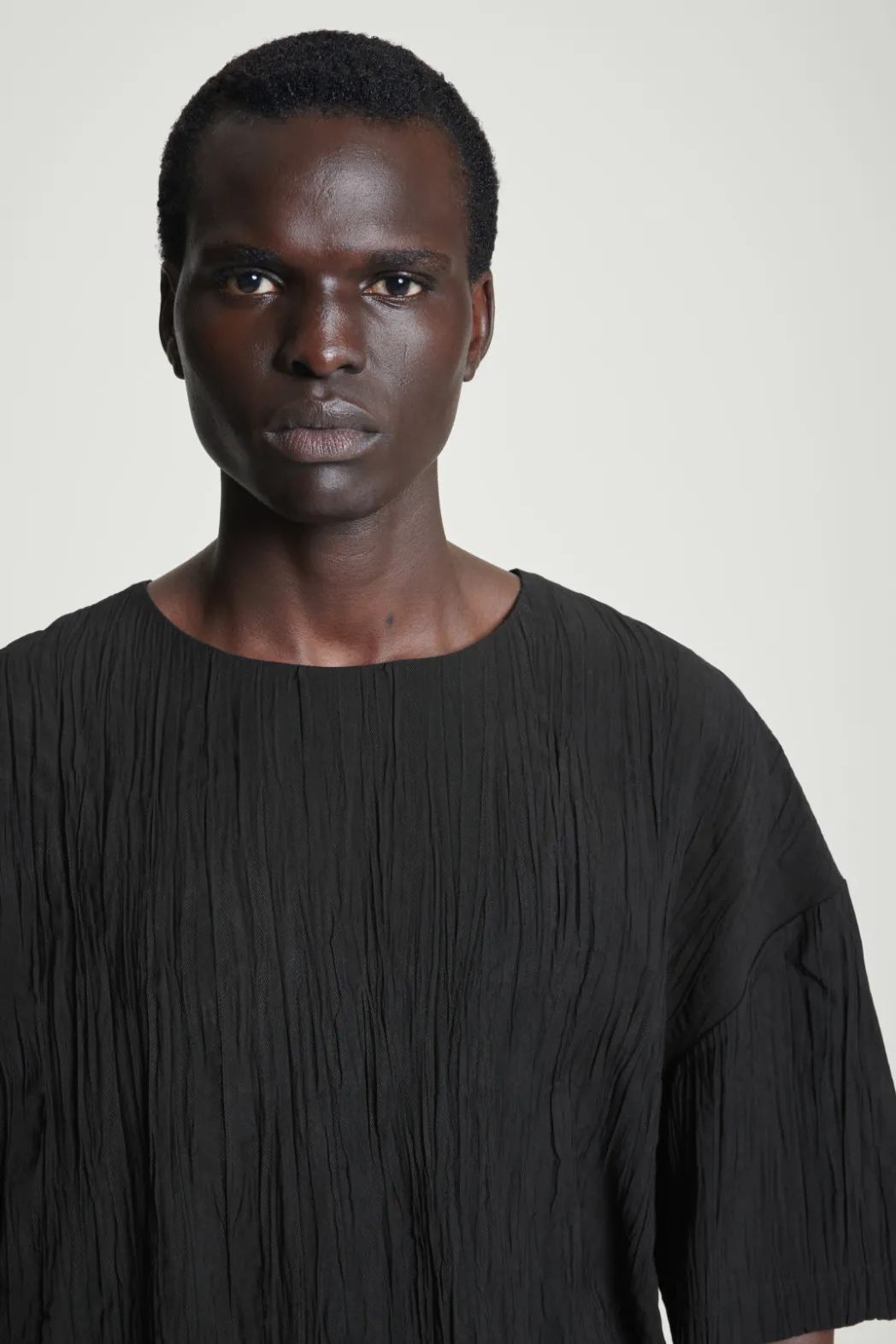 Hot COS OVERSIZED CRINKLED-TEXTURE T-SHIRT BLACK