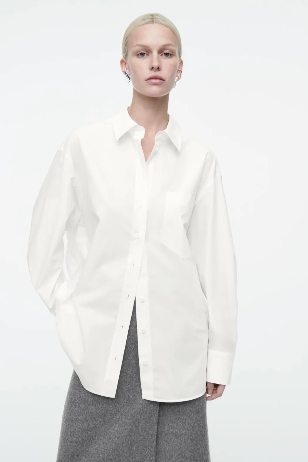 Outlet COS OVERSIZED CURVED-HEM SHIRT WHITE