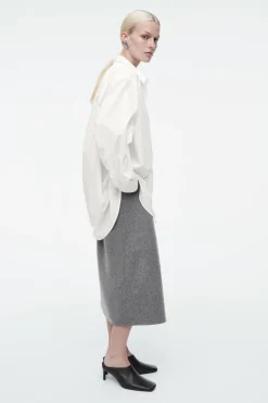 Outlet COS OVERSIZED CURVED-HEM SHIRT WHITE