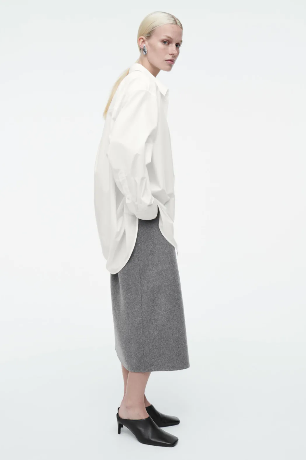 Outlet COS OVERSIZED CURVED-HEM SHIRT WHITE