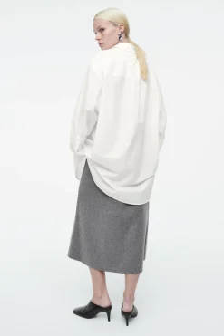 Outlet COS OVERSIZED CURVED-HEM SHIRT WHITE