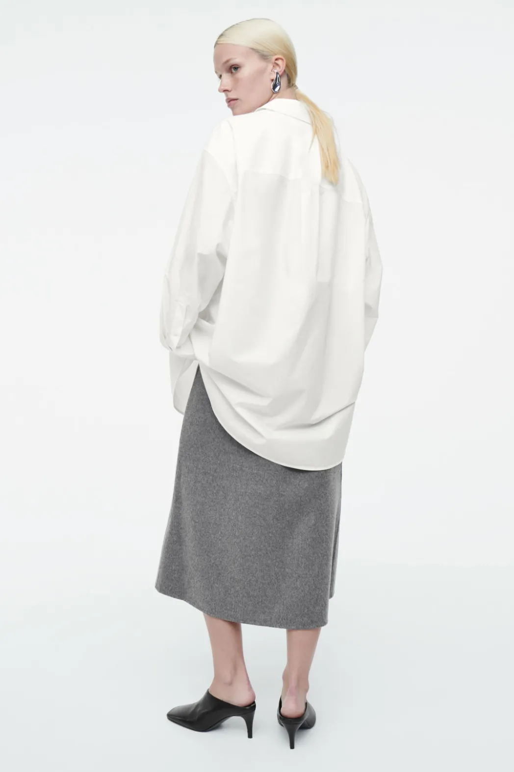 Outlet COS OVERSIZED CURVED-HEM SHIRT WHITE