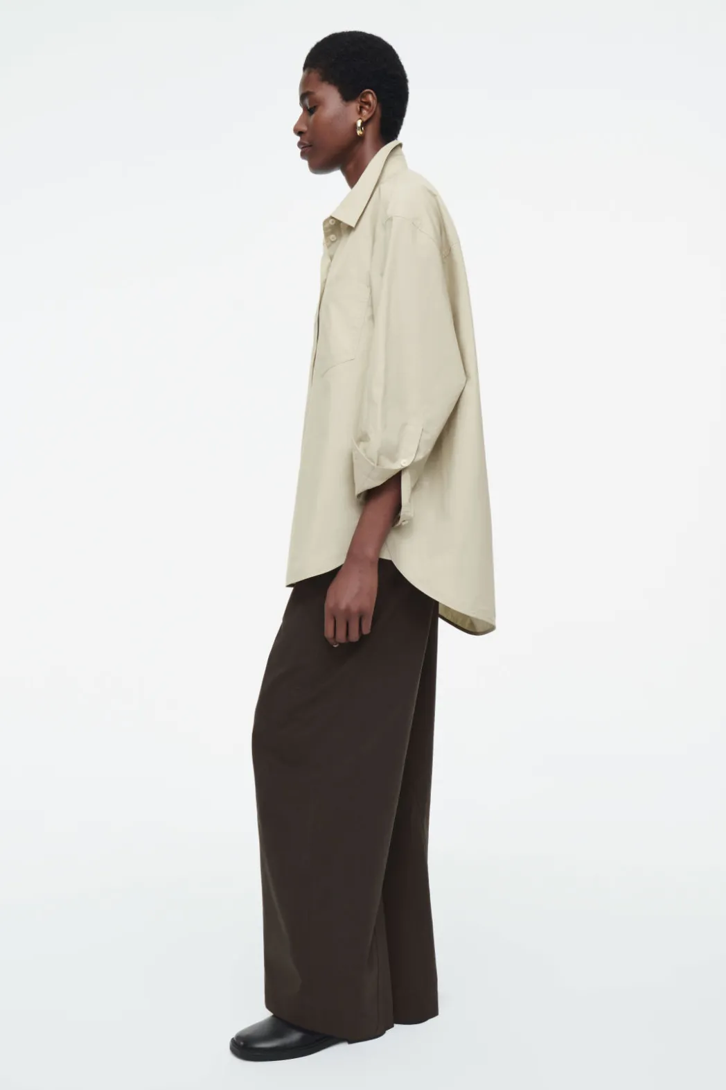 Clearance COS OVERSIZED CURVED-HEM SHIRT LIGHT KHAKI