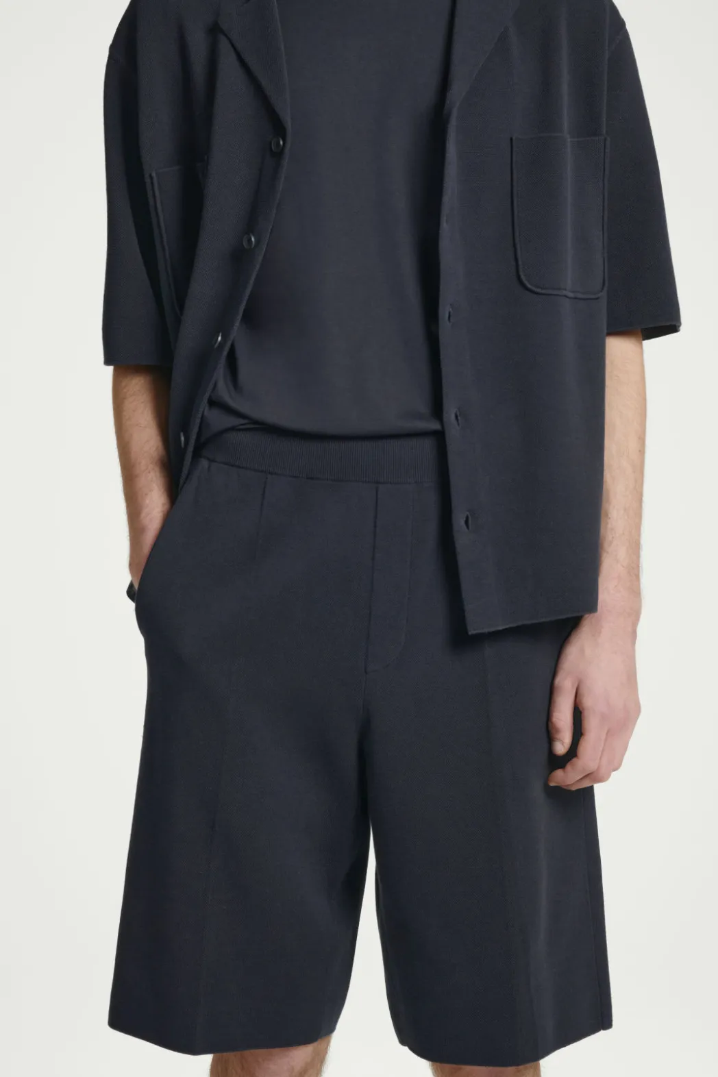 Clearance COS OVERSIZED DOUBLE-FACED KNITTED BERMUDA SHORTS NAVY