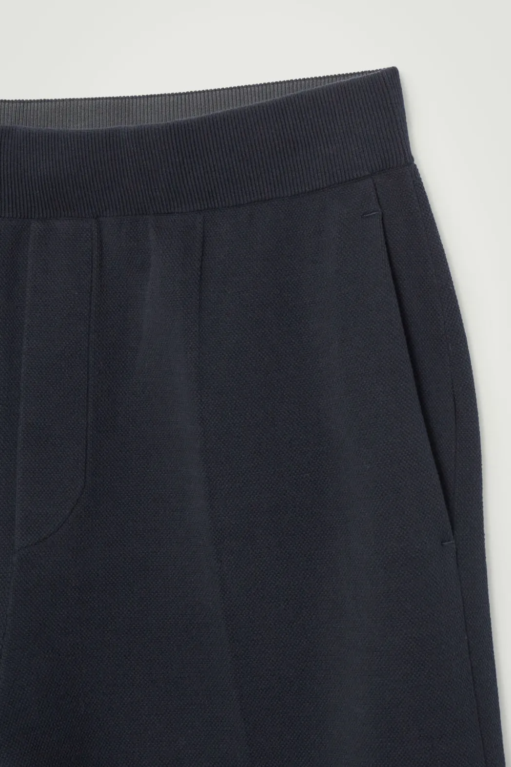 Clearance COS OVERSIZED DOUBLE-FACED KNITTED BERMUDA SHORTS NAVY